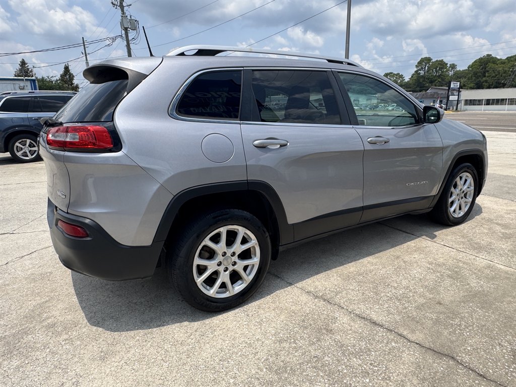 2018 Jeep Cherokee - $8,900
