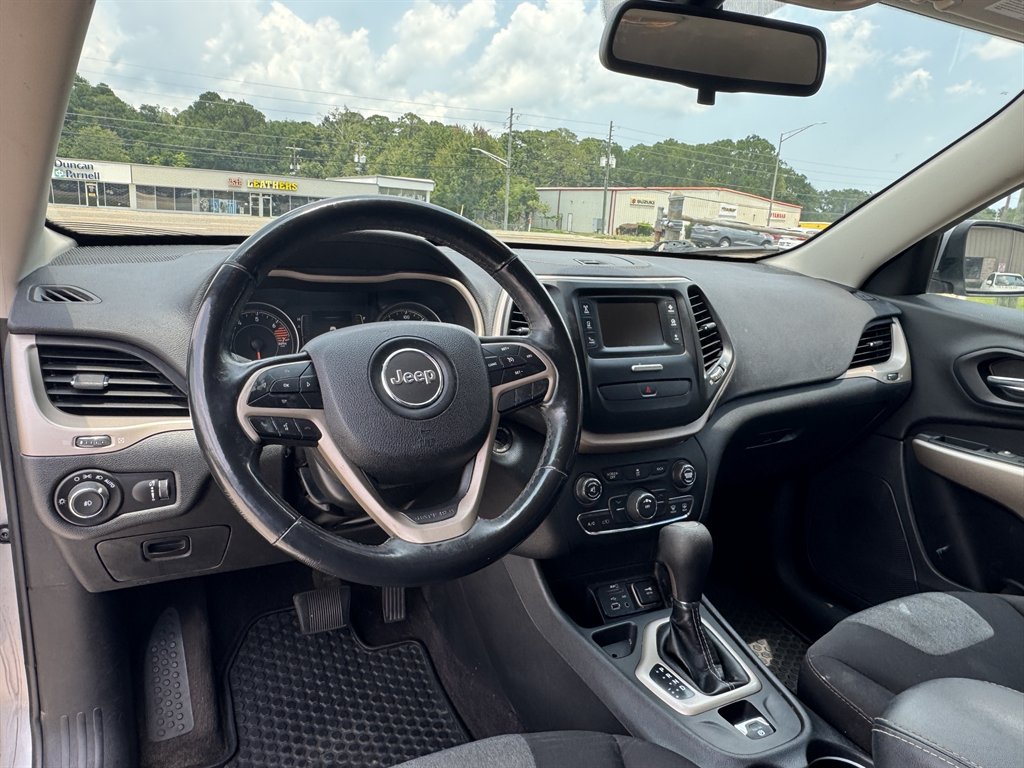 2018 Jeep Cherokee - $8,900