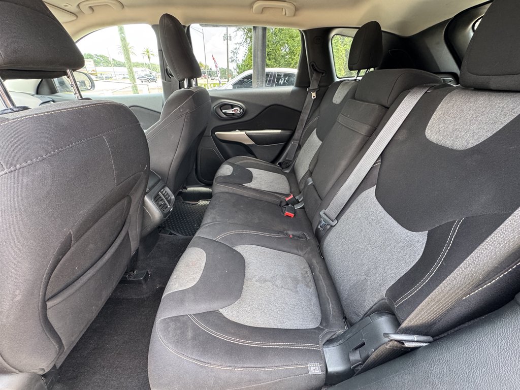 2018 Jeep Cherokee - $8,900