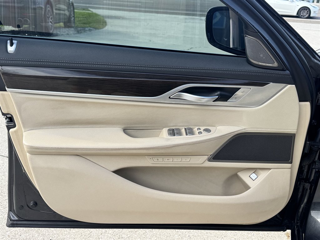2020 BMW 740i - $22,900