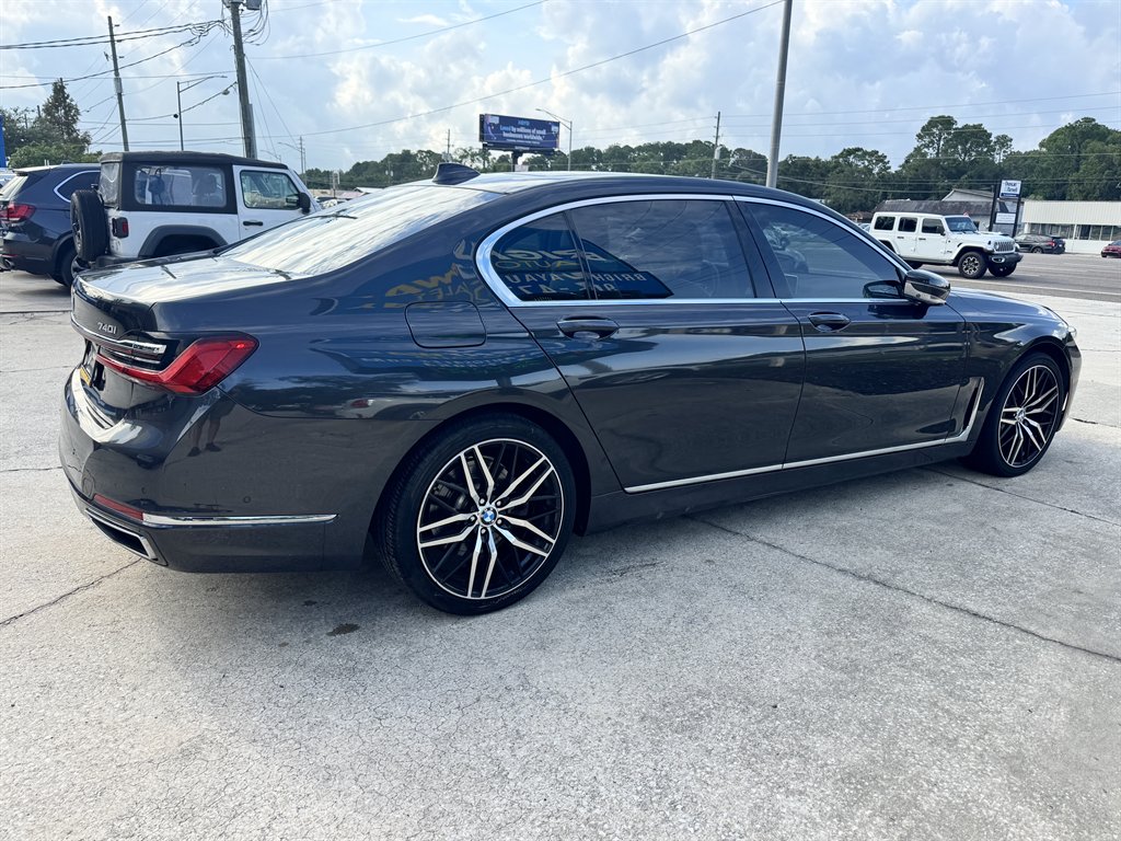 2020 BMW 740i - $22,900