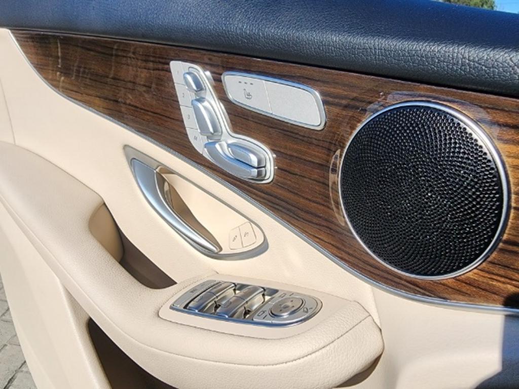 2021 Mercedes-Benz GLC GLC 300 photo