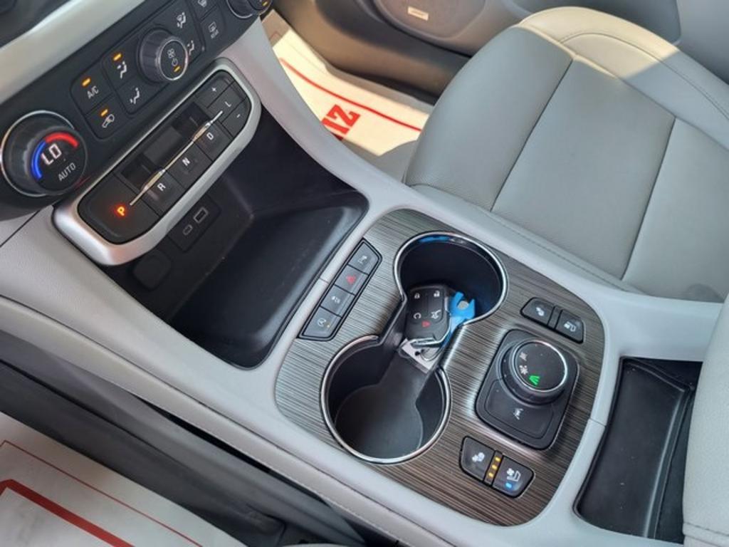 2022 GMC Acadia SLT photo
