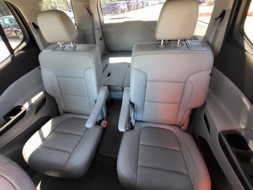 2022 GMC Acadia SLT photo