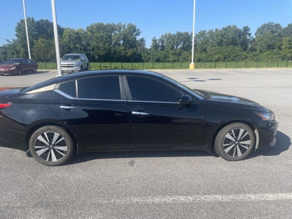 2021 Nissan Altima - $22,000