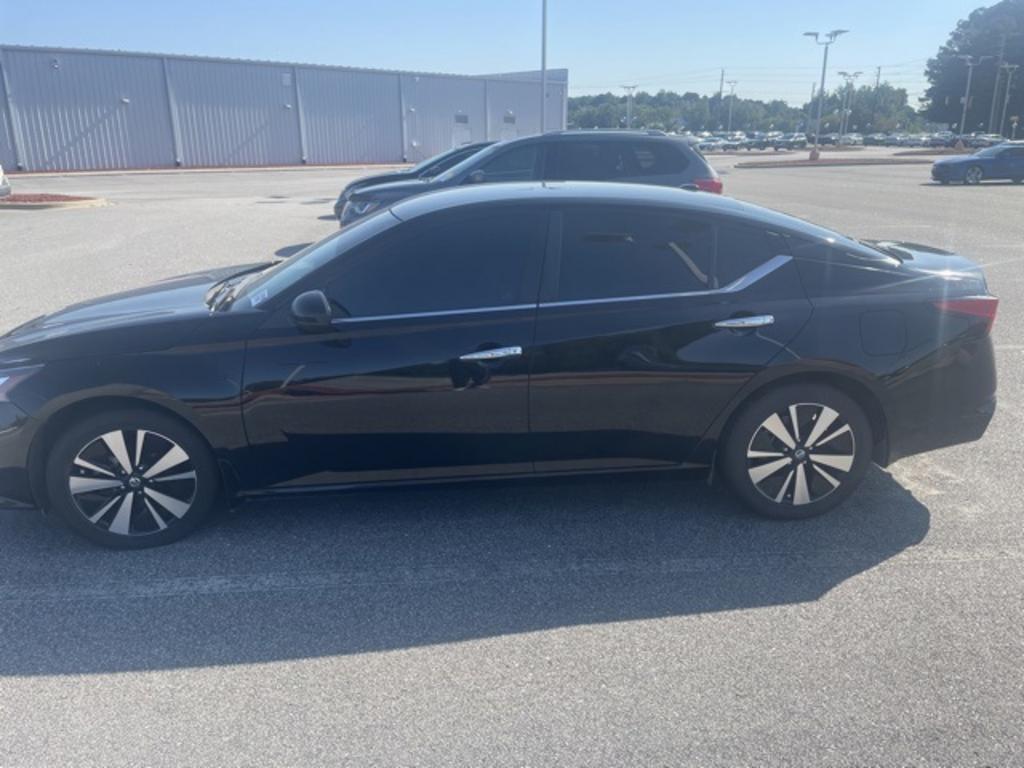 2021 Nissan Altima - $22,000