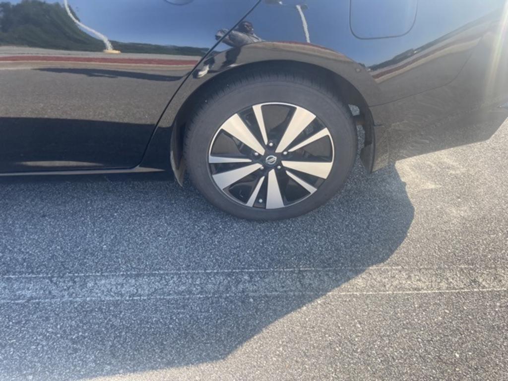 2021 Nissan Altima - $22,000
