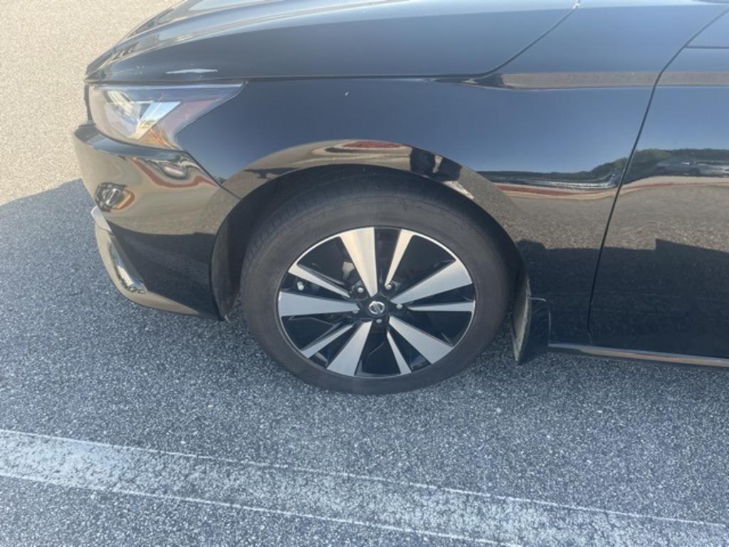 2021 Nissan Altima - $22,000