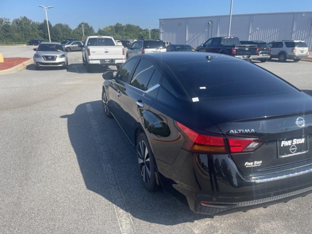 2021 Nissan Altima - $22,000