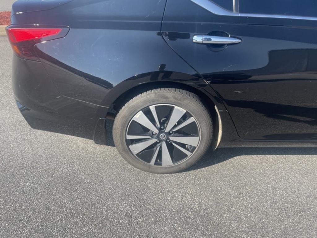 2021 Nissan Altima - $22,000