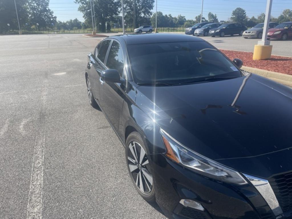 2021 Nissan Altima - $22,000