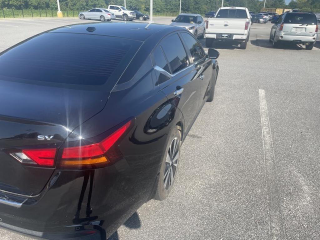 2021 Nissan Altima - $22,000