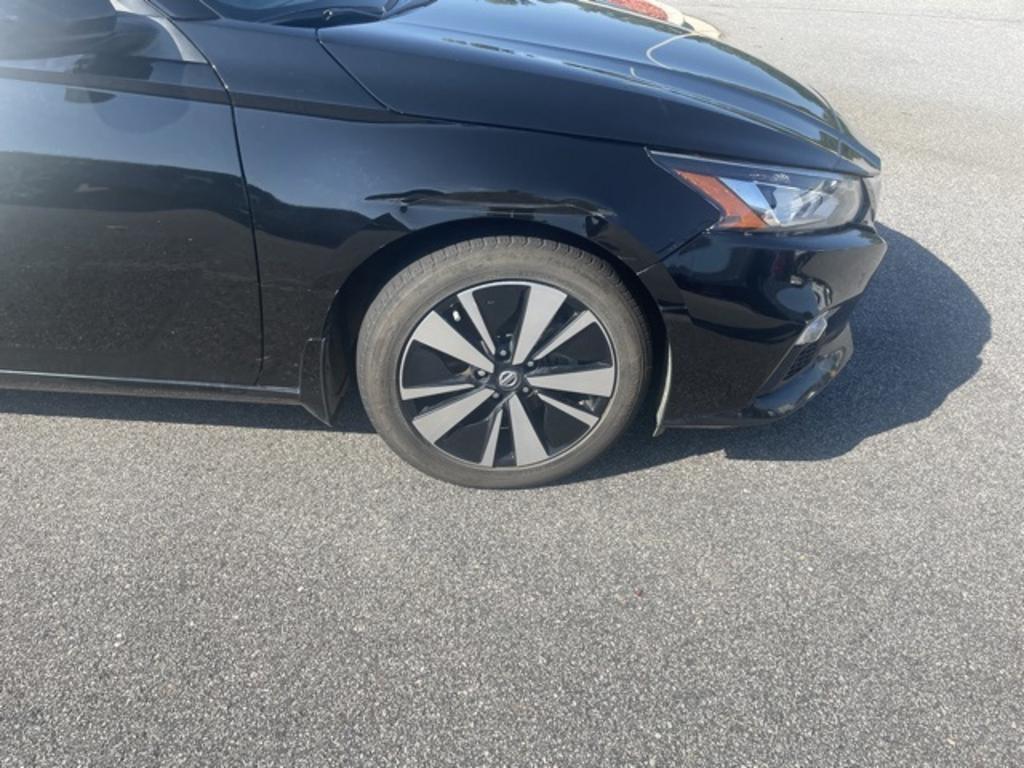 2021 Nissan Altima - $22,000