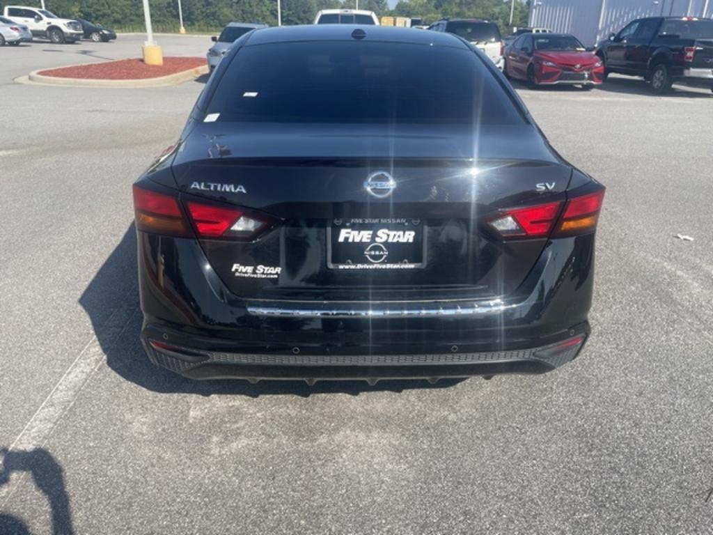 2021 Nissan Altima - $22,000