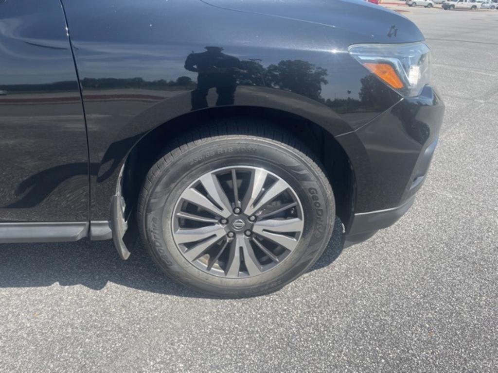2018 Nissan Pathfinder - $15,500