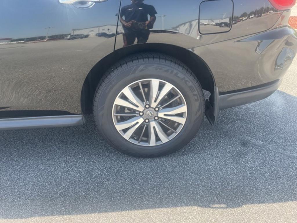 2018 Nissan Pathfinder - $15,500