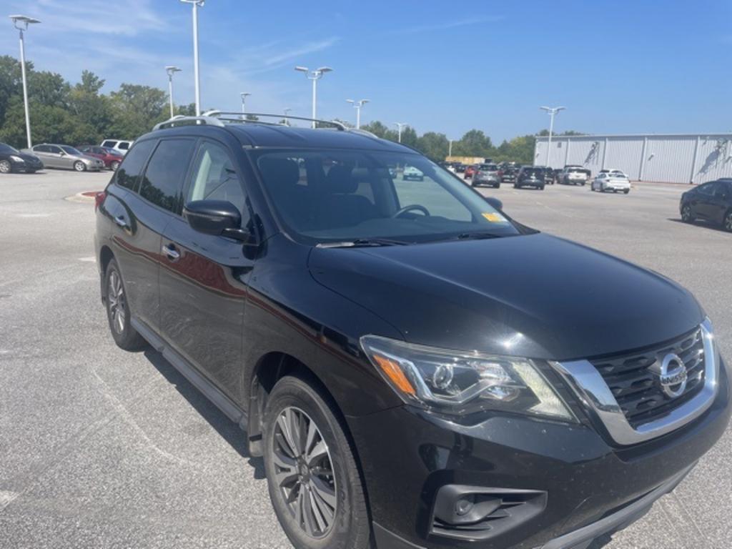 2018 Nissan Pathfinder - $15,500