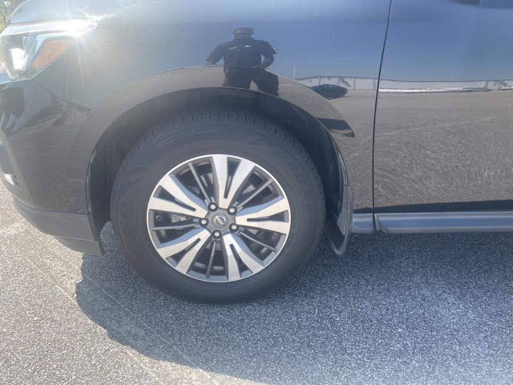 2018 Nissan Pathfinder - $15,500