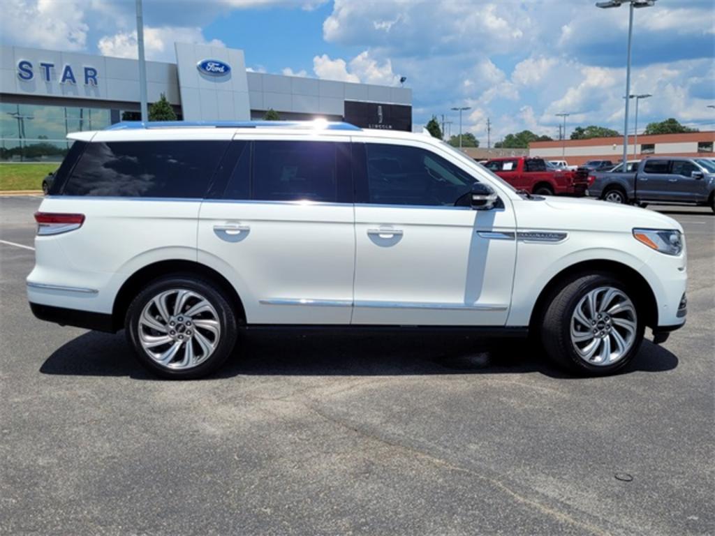 2023 Lincoln Navigator - $92,088
