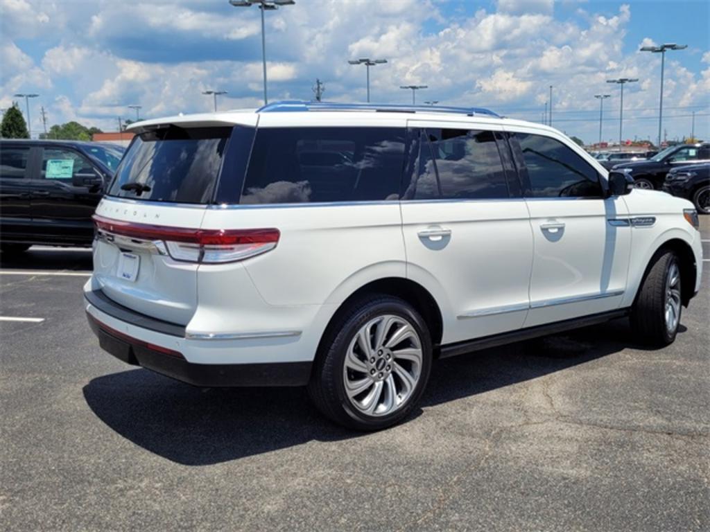 2023 Lincoln Navigator - $92,088