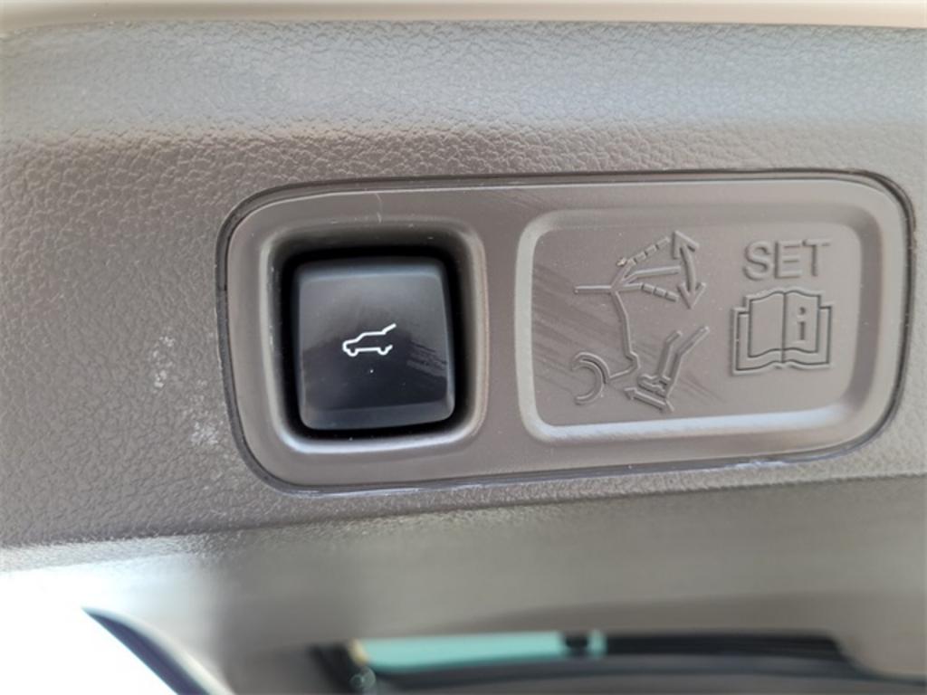 2023 Lincoln Navigator - $92,088