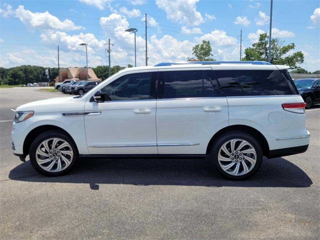 2023 Lincoln Navigator - $92,088
