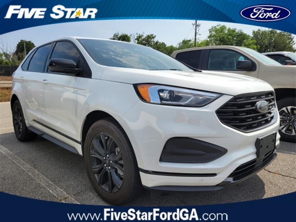 The 2022 Ford Edge SE photos