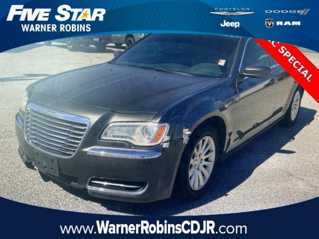 The 2014 Chrysler 300 photos