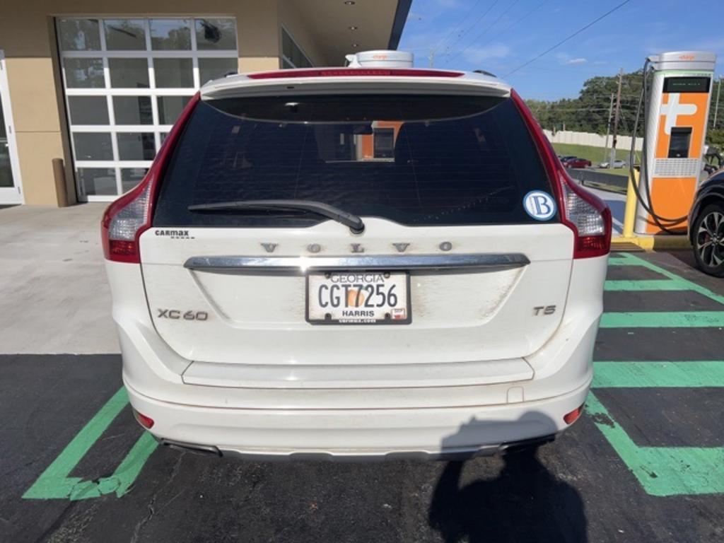 2015 Volvo XC60 - $8,000