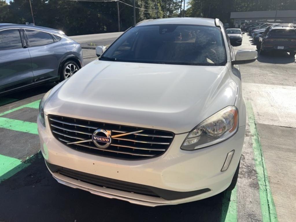 2015 Volvo XC60 - $8,000