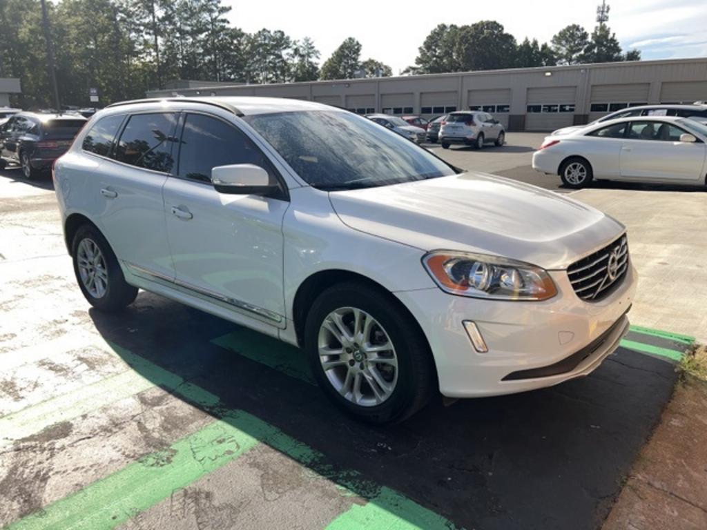 2015 Volvo XC60 - $8,000