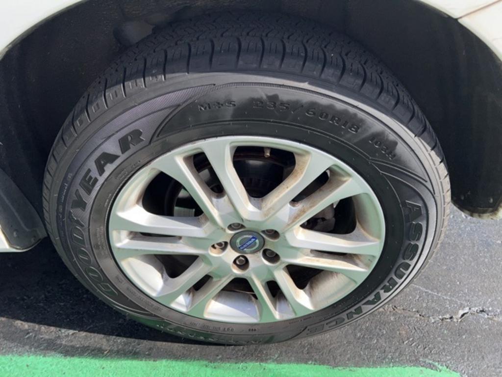 2015 Volvo XC60 - $8,000
