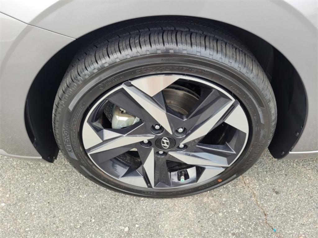 2023 Hyundai Elantra - $26,000