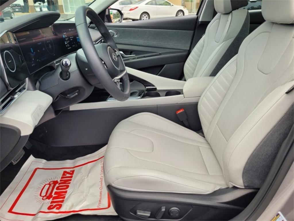 2023 Hyundai Elantra - $26,000