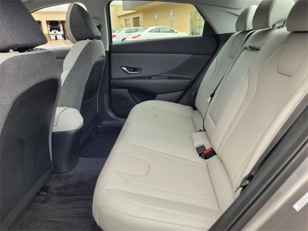 2023 Hyundai Elantra - $26,000