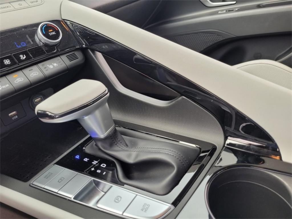 2023 Hyundai Elantra - $26,000