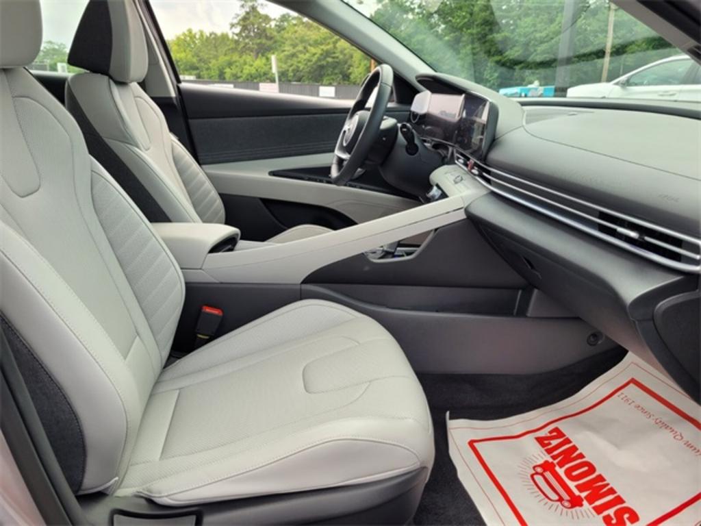 2023 Hyundai Elantra - $26,000