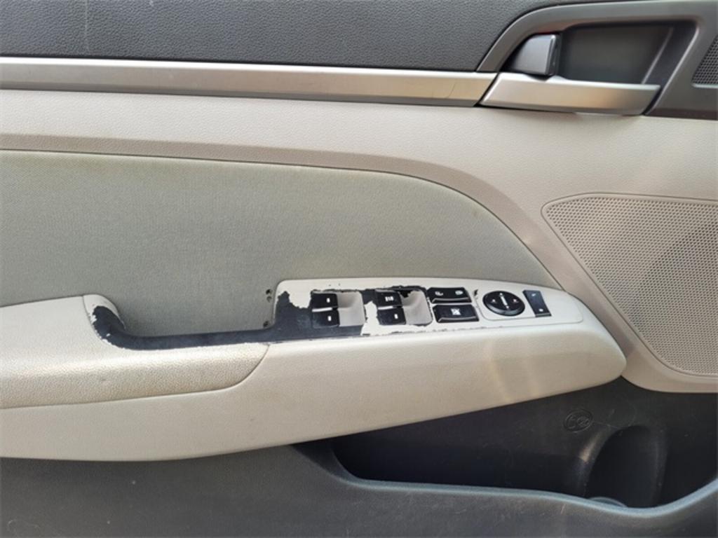 2018 Hyundai Elantra - $9,500