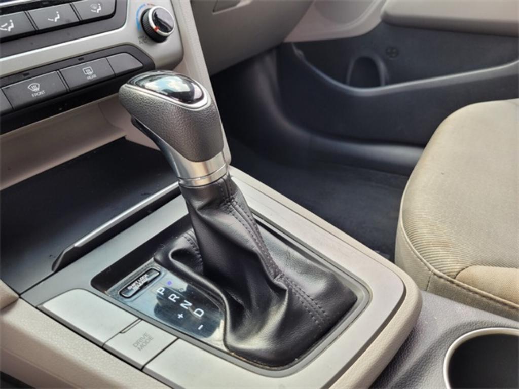 2018 Hyundai Elantra - $9,500