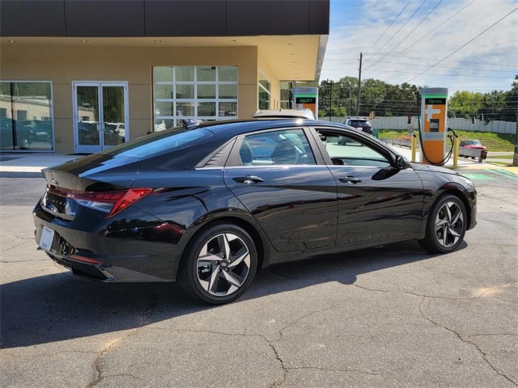2023 Hyundai Elantra - $28,000