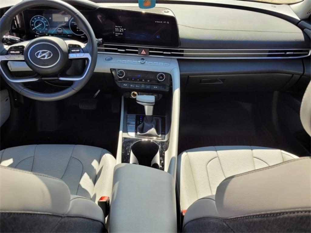 2023 Hyundai Elantra - $28,000