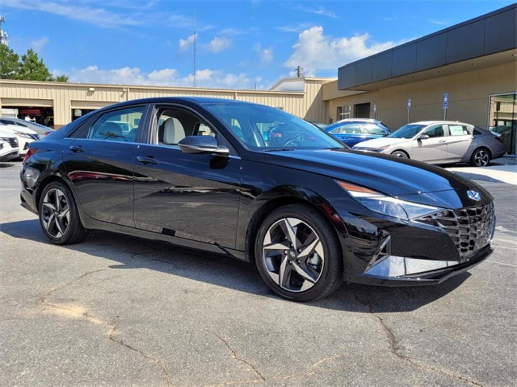 2023 Hyundai Elantra - $28,000