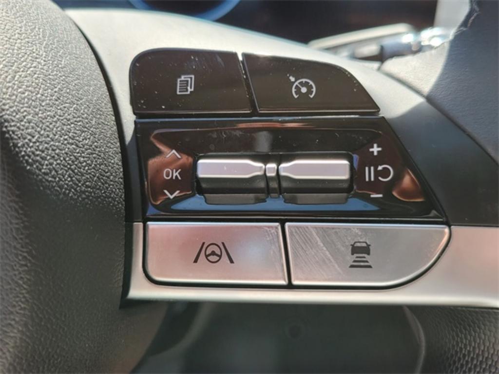 2023 Hyundai Elantra - $28,000