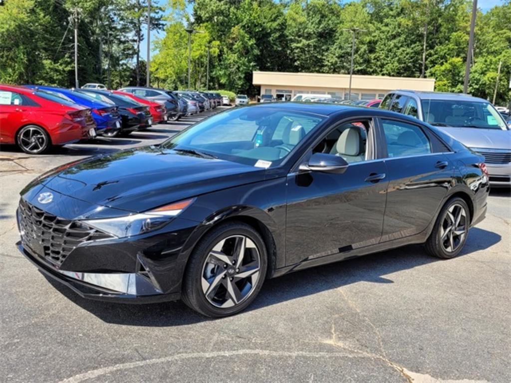 2023 Hyundai Elantra - $28,000