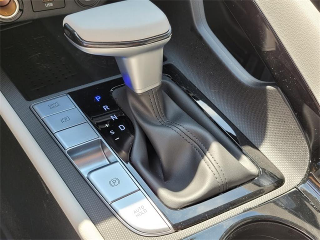2023 Hyundai Elantra - $28,000