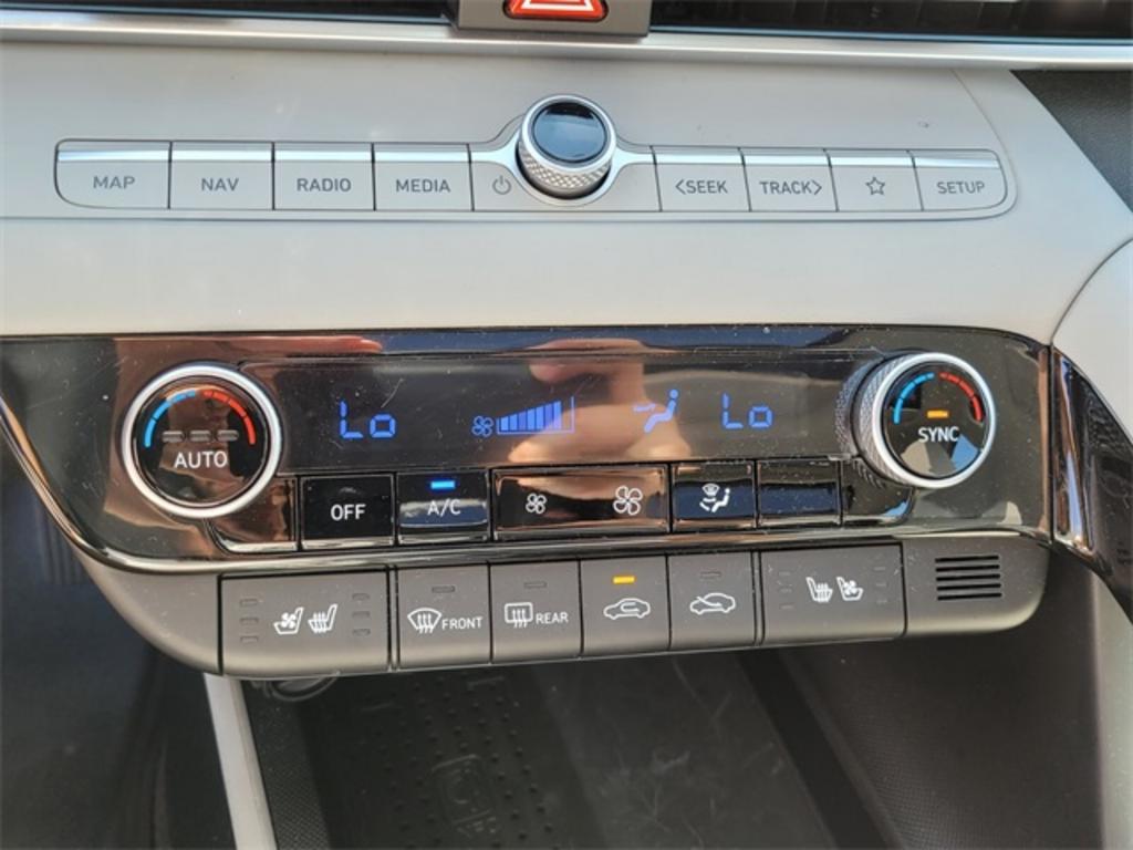 2023 Hyundai Elantra - $28,000