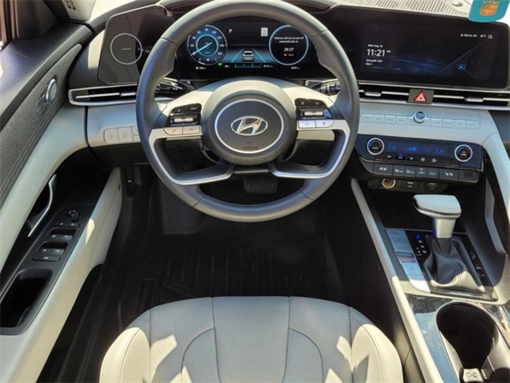 2023 Hyundai Elantra - $28,000