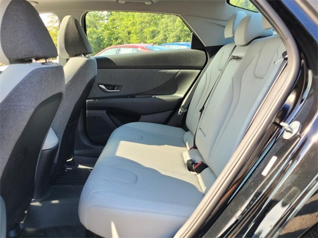2023 Hyundai Elantra - $28,000