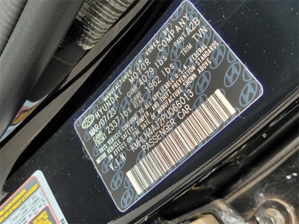 2023 Hyundai Elantra - $28,000