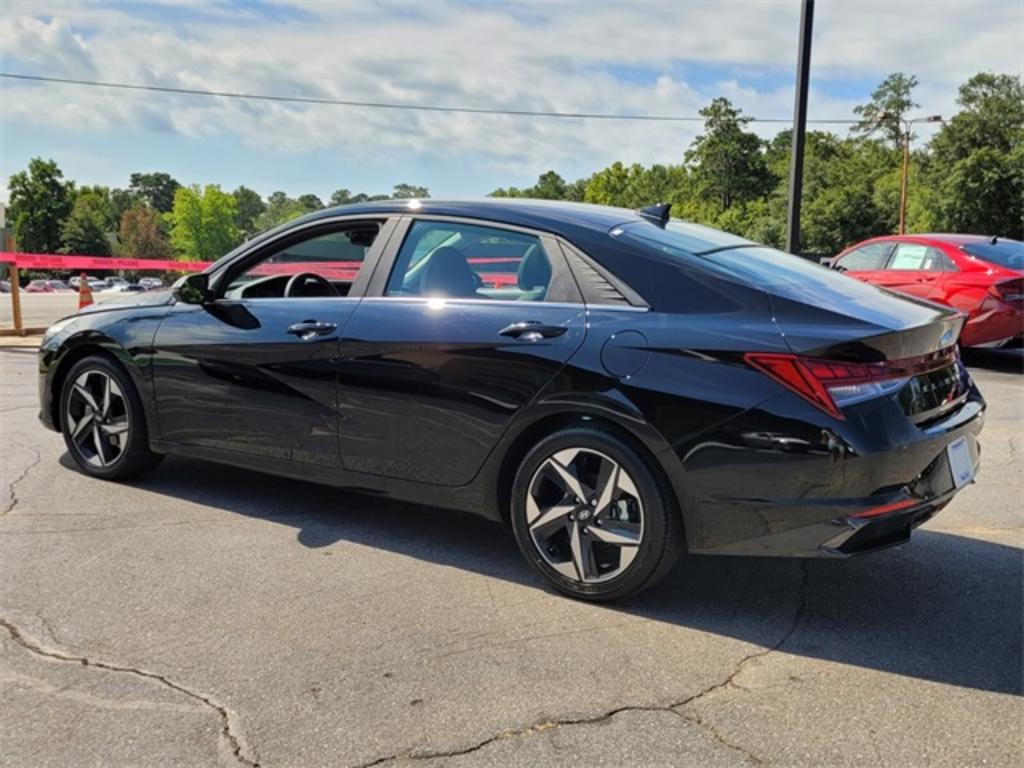 2023 Hyundai Elantra - $28,000